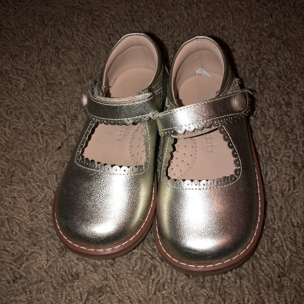 Metallic silver elephantito size 7 dress shoes